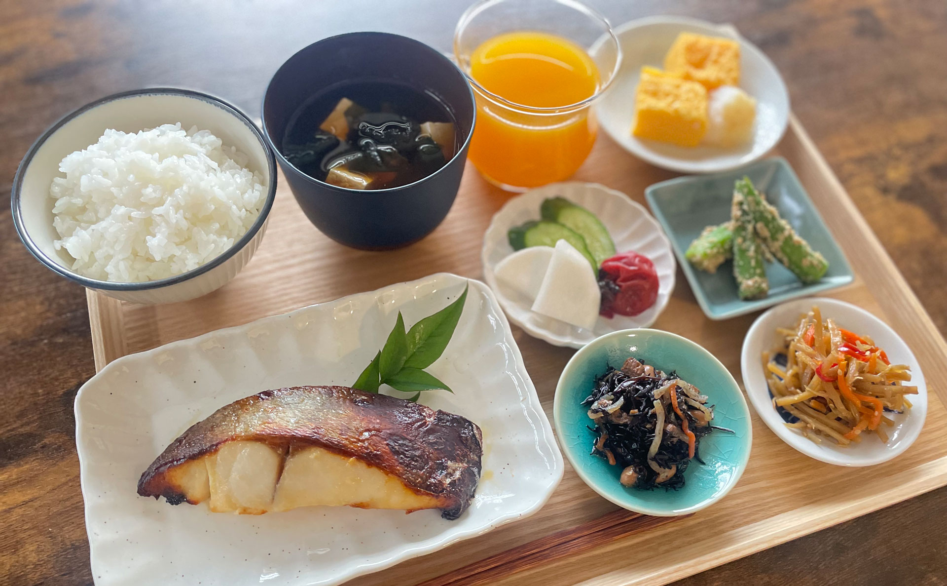 朝食